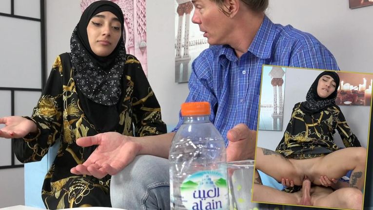 [SexWithMuslims] Lunita Galactica – Sexy Muslim babe spreads her legs instead of cooking lunch