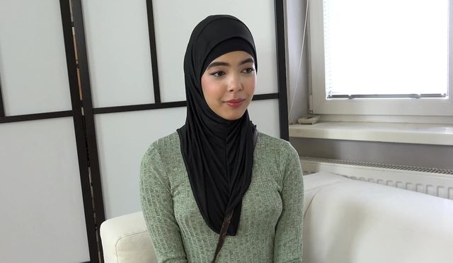 [SexWithMuslims] Kubera Fortuna – Babe in hijab really needs a job