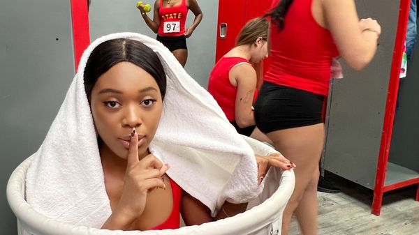 [Mofos] Journey Love – Stretching the Track Star